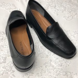 Naturalizer black leather loafer
